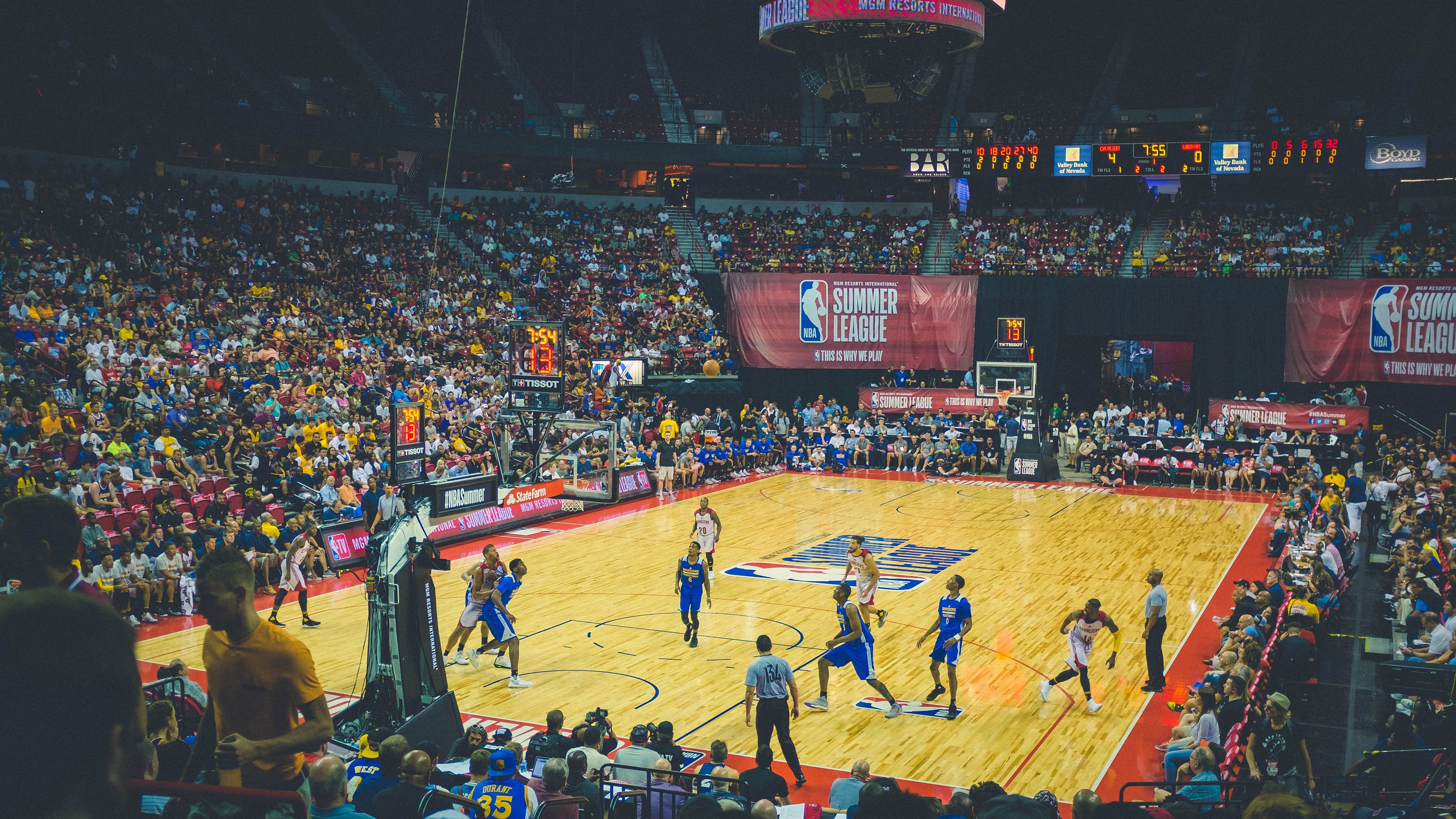 NBA新赛季前瞻，巨星转会、新秀崛起与总冠军争夺战一触即发