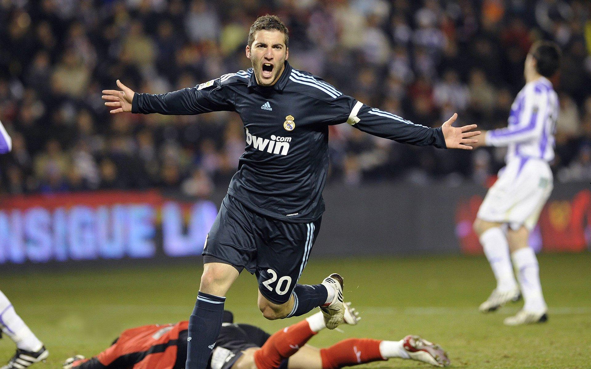 意大利记者金球奖投票引热议，亚马尔登顶，登贝莱萨拉赫紧随其后