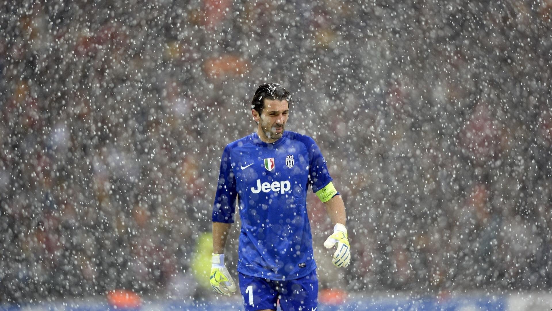 欧冠烽烟再起，八大豪门军备升级，新赛季王座之争悬念空前