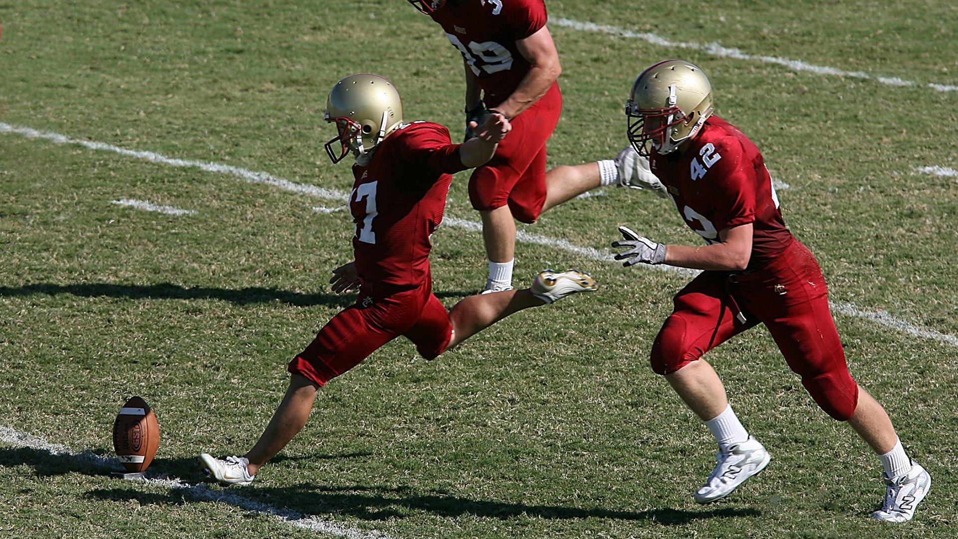 曼城铸就钢铁防线 客场零封纪录触手可及