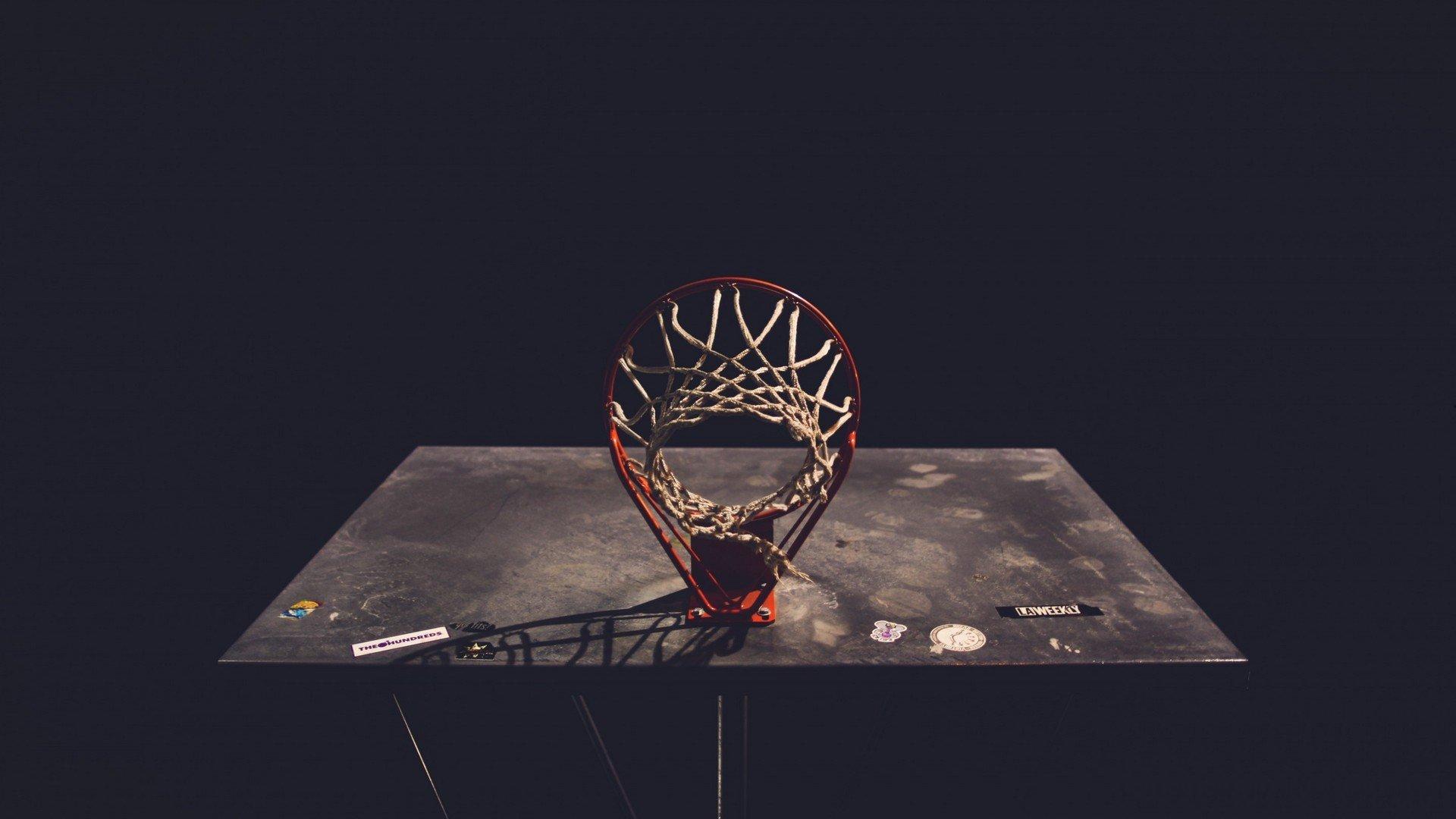 瓦伦西亚主场力克十人毕尔巴鄂竞技，圣马里亚传射建功锁定胜局