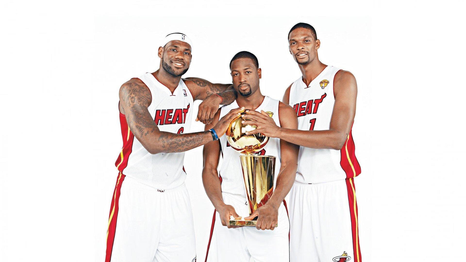 足球之夜聚焦帅位迷局，国足主帅坦言无解难题待破